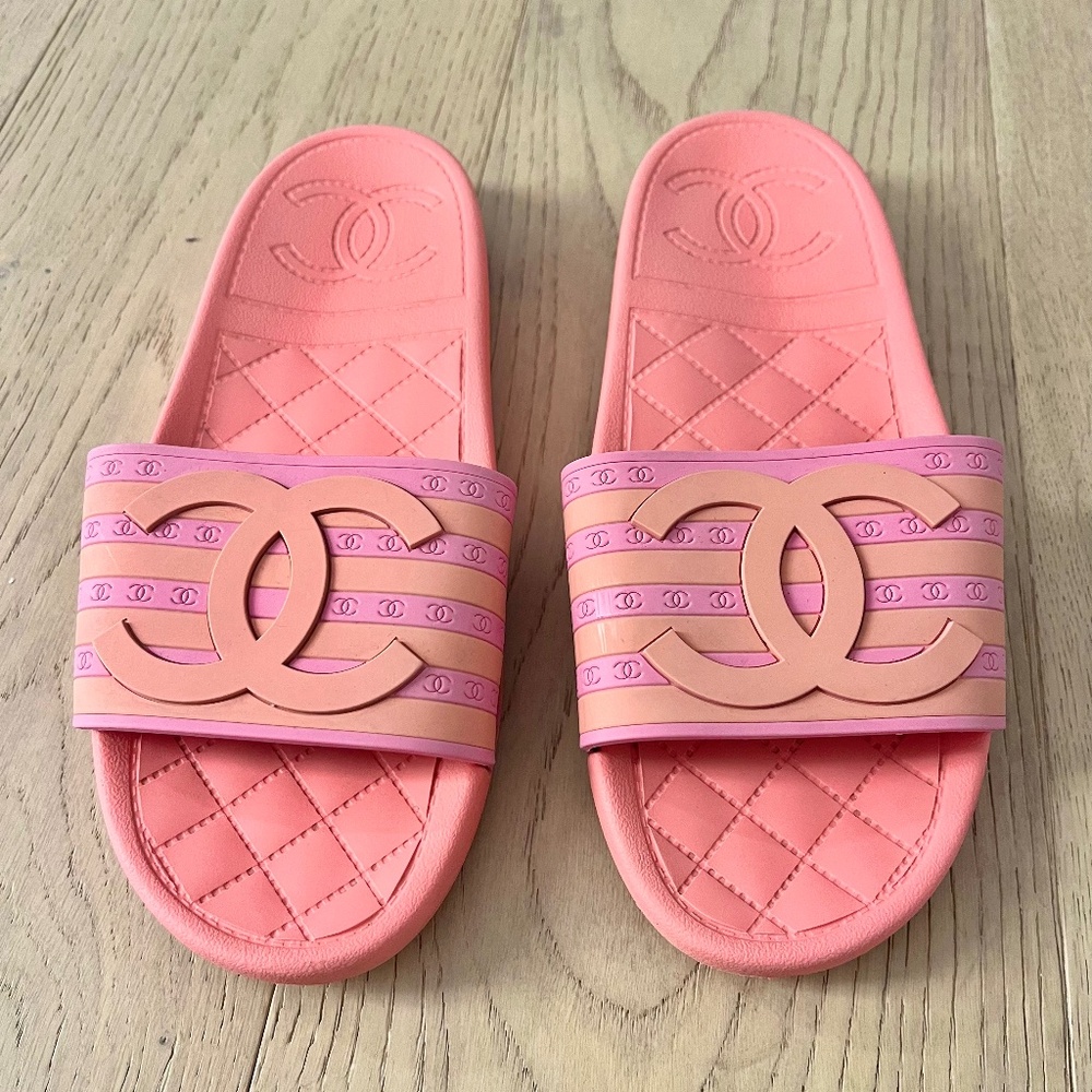 Chanel 2018 CC Stripe Rubber Slides